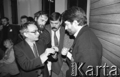 26-27.01.1991, Warszawa, Polska.
Jan Lityński, NN, Włodzimierz Mękarski i Władysław Frasyniuk (od lewej) na I Krajowym Zjeździe Ruchu Obywatelskiego - Akcja Demokratyczna (ROAD).
Fot. Mieczysław Michalak, zbiory Ośrodka KARTA