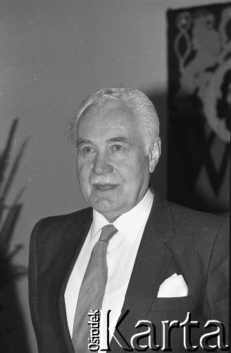 1991, Wrocław, Polska.
Ryszard Kaczorowski, prezydent RP na uchodźstwie w latach 1989-1990, podczas uroczystego przyjęcia w ratuszu.
Fot. Mieczysław Michalak, zbiory Ośrodka KARTA