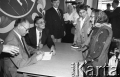 18.06.1992, Wrocław, Polska.
Promocja książki generała Wojciecha Jaruzelskiego 