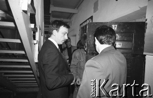 25.02.1994, Wrocław, Polska.
Wizyta prezydenta miasta Bogdana Zdrojewskiego w Zakładzie Karnym przy ul. Kleczkowskiej. 
Fot. Mieczysław Michalak, zbiory Ośrodka KARTA