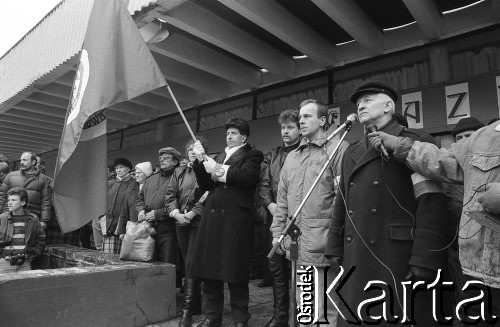 26.02.1994, Lubin, Polska.
Demonstracja Polskiej Wspólnoty Narodowej. Przemawia lider PWN Bolesław Tejkowski.
Fot. Mieczysław Michalak, zbiory Ośrodka KARTA