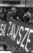26.02.1994, Lubin, Polska.
Demonstracja Polskiej Wspólnoty Narodowej. Demonstranci niosą transparent z hasłem 