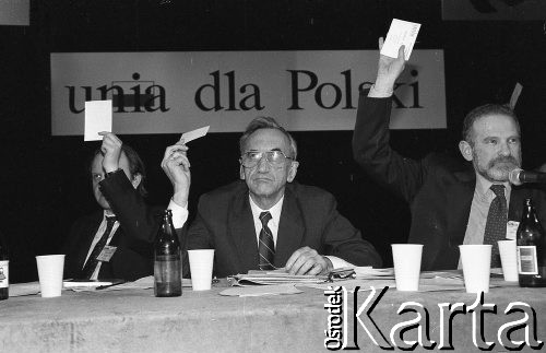 23-24.04.1994, Warszawa, Polska. 
Aleksander Hall, Tadeusz Mazowiecki i Bronisław Geremek (od lewej) podczas obrad kongresu założycielskiego Unii Wolności. 
Fot. Mieczysław Michalak, zbiory Ośrodka KARTA