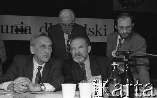 23-24.04.1994, Warszawa, Polska. 
Tadeusz Mazowiecki i Bronisław Geremek na kongresie założycielskim Unii Wolności. 
Fot. Mieczysław Michalak, zbiory Ośrodka KARTA