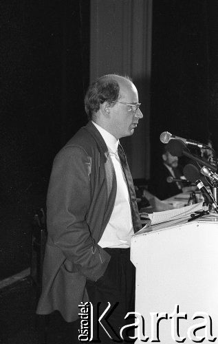 23-24.04.1994, Warszawa, Polska.
Kongres założycielski Unii Wolności. Jan Maria Rokita przemawia do zebranych.
Fot. Mieczysław Michalak, zbiory Ośrodka KARTA