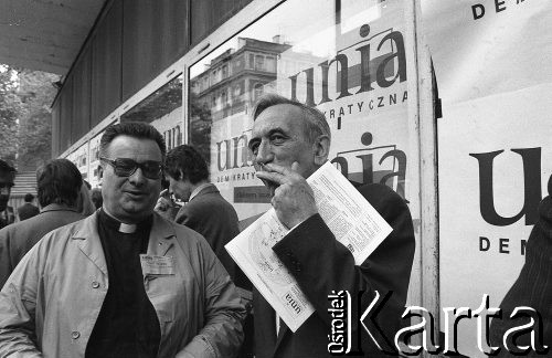 23-24.04.1994, Warszawa, Polska.
Kongres założycielski Unii Wolności. Tadeusz Mazowiecki (z prawej) miejscem obrad.
Fot. Mieczysław Michalak, zbiory Ośrodka KARTA