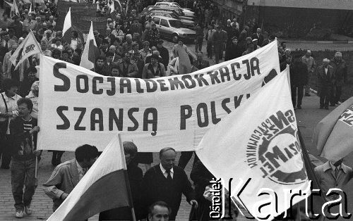 Po 1990, Wrocław, Polska.
Pochód pierwszomajowy wyrusza z ul. Mazowieckiej.
Fot. Mieczysław Michalak, zbiory Ośrodka KARTA