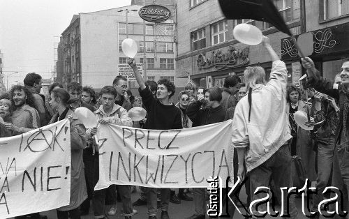 Lata 90., Wrocław, Polska.
Marsz zwolenników aborcji.
Fot. Mieczysław Michalak, zbiory Ośrodka KARTA