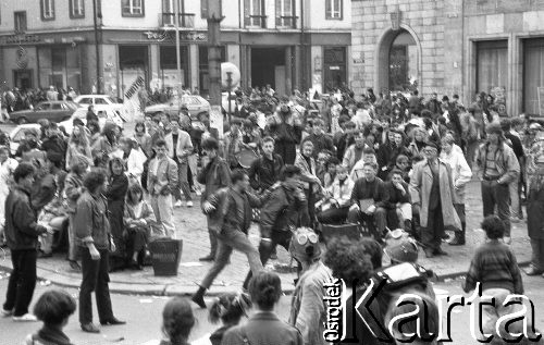 Początek lat 90., Wrocław, Polska.
Pierwszy dzień wiosny, bójka z udziałem skiheadów.
Fot. Mieczysław Michalak, zbiory Ośrodka KARTA