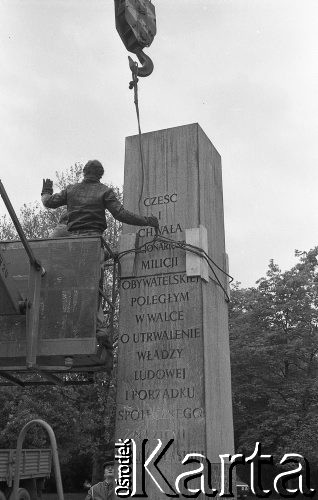 23.05.1991, Wrocław, Polska.
Demontaż Pomnika Poległych Milicjantów na placu Powstańców Śląskich.
Fot. Mieczysław Michalak, zbiory Ośrodka KARTA