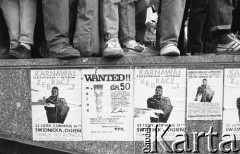 1986-1989, Wrocław, Polska.
Happening Pomarańczowej Alternatywy na ulicy Świdnickiej. Plakaty dotyczące happeningów.
Fot. Mieczysław Michalak, zbiory Ośrodka KARTA
