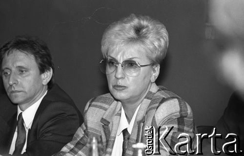 Początek lat 90., Polska.
Konferencja prasowa z udziałem Barbary Blidy - posłanki na Sejm z Socjaldemokracji Rzeczypospolitej Polskiej.
Fot. Mieczysław Michalak, zbiory Ośrodka KARTA