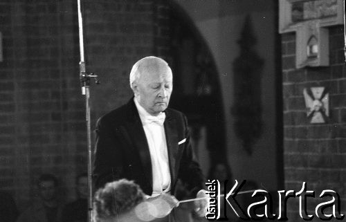 1993, Wrocław, Polska.
Witold Lutosławski dyryguje podczas koncertu festiwalu Wratislavia Cantans.
Fot. Mieczysław Michalak, zbiory Ośrodka KARTA