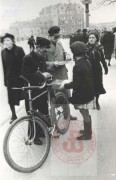 1939-1944, Warszawa. 
Handel uliczny w Warszawie 
Fot. NN, Studium Polski Podziemnej w Londynie