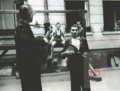 1939-1944, Warszawa. 
Uliczni muzycy. 
Fot. NN, Studium Polski Podziemnej w Londynie