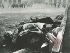 11.11.1939, Łodź 
Zniszczony pomnik Tadeusza Kościuszki na Placu Wolności. 
Fot. NN, Studium Polski Podziemnej w Londynie