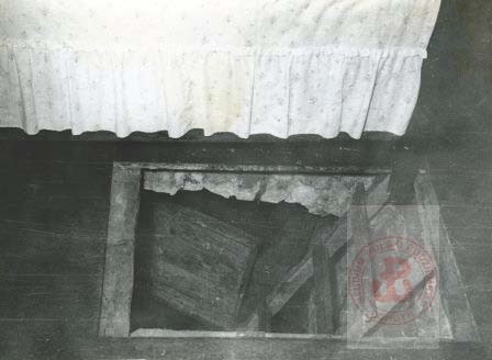 1945-1970, Częstochowa. 
Wejście do bunkra Antoniego Bielasa przy ulicy Warszawskiej 306. 
Fot. NN, Studium Polski Podziemnej w Londynie