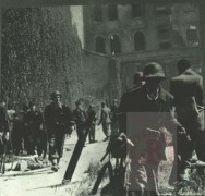 Sierpień-Październik 1944, Warszawa.
Powstańcy warszawscy na patrolu. 
Fot. NN, Studium Polski Podziemnej w Londynie
