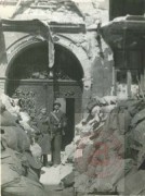 Sierpień-Październik 1944, Warszawa.
Powstańcy przy barykadach. 
Fot. NN, Studium Polski Podziemnej w Londynie