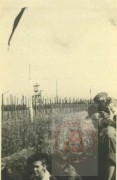 1945, okolice Oberlangen, Niemcy.
Kobiety w wyzwolonym obozie Stalag VI C Oberlangen. 
Fot. NN, Studium Polski Podziemnej w Londynie