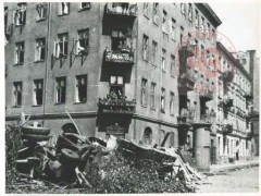Sierpień 1944, Warszawa.
Barykada na Woli. 
Fot. NN, Studium Polski Podziemnej w Londynie