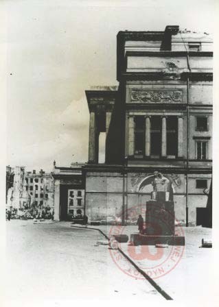 1945, Warszawa. 
Teatr Wielki. 
Fot. NN, Studium Polski Podziemnej w Londynie