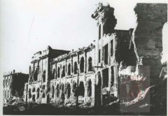 1945, Warszawa. 
Ruiny Banku Polskiego przy ulicy Bielańskiej 10. 
Fot. NN, Studium Polski Podziemnej w Londynie