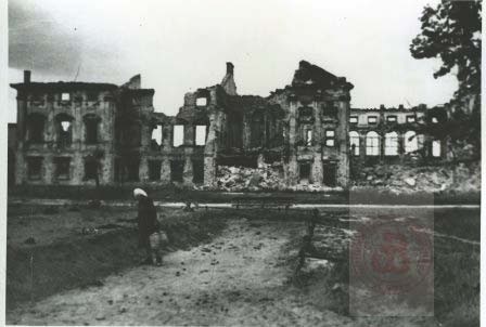 1945, Warszawa. 
Pałac Krasińskich przy placu Krasińskich 5. 
Fot. NN, Studium Polski Podziemnej w Londynie