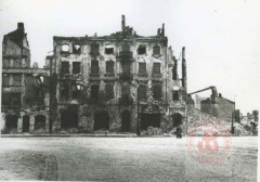 1945, Warszawa. 
Ruiny kamienic przy Krakowskim Przedmieściu 85, 87, 89. 
Fot. NN, Studium Polski Podziemnej w Londynie