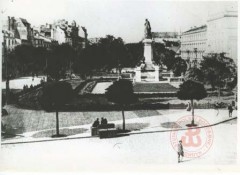 1939, Warszawa 
Pomnik Adama Mickiewicza przy Krakowskim Przedmieściu 
Fot. NN, Studium Polski Podziemnej w Londynie