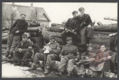 1944, okolice Wilna. 
Żołnierze 3 Wileńskiej Brygady Armii Krajowej. Na zdjęciu między innymi: 