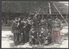 1944, okolice Wilna. 
Żołnierze 3 Wileńskiej Brygady Armii Krajowej. Od lewej stoją: 