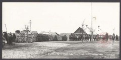 Kwiecień 1944, Turgile.
Żołnierze 3 Wileńskiej Brygady Armii Krajowej na rynku miasteczka. Brygada działała na Wileńszczyźnie, brała udział w akcji Burza i operacji 