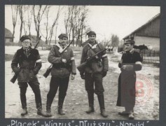 1944, okolice Wilna.
Żołnierze 3 Wileńskiej Brygady Armii Krajowej (od lewej) - 