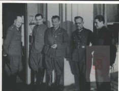 1941, ZSRR.
Pułkownik Leopold Okulicki (w środku) z polskimi oficerami. Po wojnie skazany w 