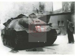 Początek sierpnia 1944, Warszawa, Polska.
Samobieżne działo Jagdpanzer 38 t 