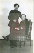 1939-1945, brak miejsca.
Oficerowie Armii Czerwonej pozują do zdjęcia.
Fot. NN, Studium Polski Podziemnej w Londynie
