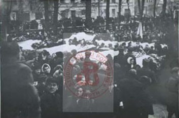 1946, Częstochowa, woj. łódzkie, Polska.
Pogrzeb zamordowanych przez Niemców w egzekucjach pod Olsztynem w latach 1940-1941 członków ruchu oporu ze Związku Walki Zbrojnej, Polskiego Związku Wolności, Polskiej Organizacji Zbrojnej, 