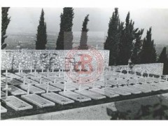 1989-1990, Lwów, ZSRR.
Uporządkowane groby na Cmentarzu Obrońców Lwowa (Cmentarzu Orląt Lwowskich). W maju 1989 r. z inicjatywy inżyniera Józefa Bobrowskiego pracownicy polskiej firmy 