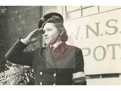 1943-1945, brak miejsca.
Kobieta-żołnierz służąca prawdopodobnie w Pomocniczej Morskiej Służbie Kobiet.
Fot. NN, Studium Polski Podziemnej w Londynie
