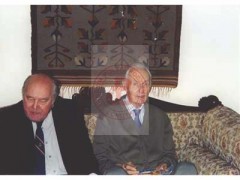 Prawdopodobnie 2002, Londyn, Anglia, Wielka Brytania.
Obchody 90-tych urodzin Leonarda Jastrzębskiego (z prawej), byłego żołnierza Armii Krajowej, prezesa i wydawcy 