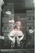 1.09.1977, prawdopodobnie Londyn, Anglia, Wielka Brytania.
Dekoracja wykonana prawdopodobnie w kościele św. Boboli z okazji uroczystości 38. rocznicy wybuchu II wojny światowej. 
Fot. NN, Studium Polski Podziemnej w Londynie