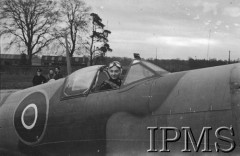 12.02.1943, Wielka Brytania.
Pilot Pomocniczej Służby Transportowej RAF (ATA) porucznik Stefania Wojtulanis (ps. Barbara) w kabinie myśliwca Spitfire.
Fot. NN, Instytut Polski i Muzeum im. gen. Sikorskiego w Londynie