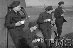 21.02.1943, Kirton-in-Linsday, Anglia, Wielka Brytania.
317 Dywizjon Myśliwski, oryginalny podpis: 