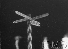 24.03.1943, Hemswell, Anglia, Wielka Brytania.
Wystawa prac mechaników 300 Dywizjonu Bombowego. Drogowskaz: 