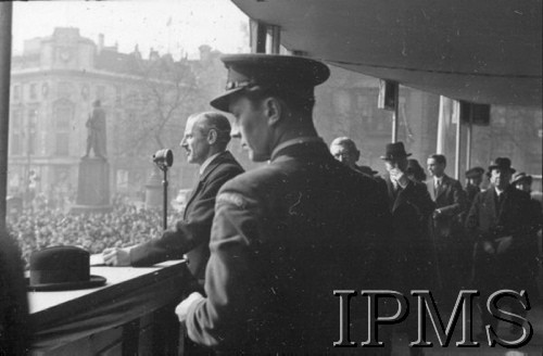 10-12.03.1943, Londyn, Anglia, Wielka Brytania.
Trafalgar Square. Przemówienie podczas kampanii 