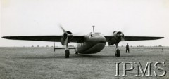 1940-1945, Wielka Brytania.
Samolot transportowy na lotnisku.
Fot. NN, Instytut Polski i Muzeum im. gen. Sikorskiego w Londynie [sygn. 4504]
