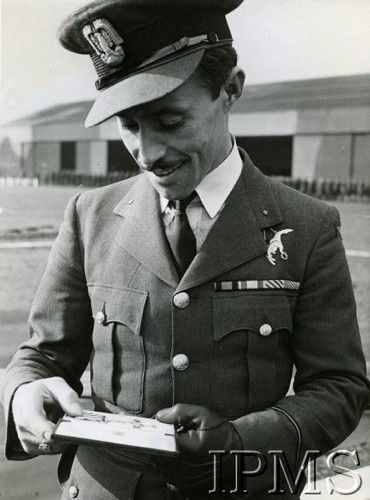 1940-1945, Wielka Brytania.
Pilot Mirosław Maciejowski. 
Fot. NN, Instytut Polski i Muzeum im. gen. Sikorskiego w Londynie [sygn. 32219]
