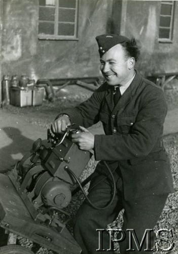 1940-1945, Wielka Brytania.
Mechanik z 317 Dywizjonu Myśliwskiego 