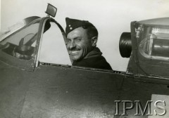 1940-1943, Wielka Brytania.
Polskie dywizjony lotnicze w Wielkiej Brytanii, mechanik plut. W. Szarejko z 317 Dywizjonu Myśliwskiego 